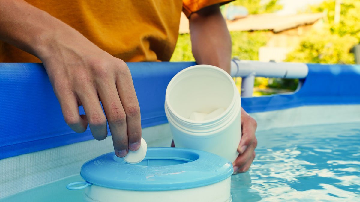 carefully-handle-chemicals-used-in-swimming-pools