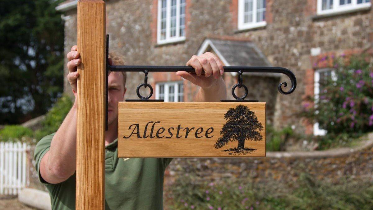 need-to-know-about-wood-house-signs