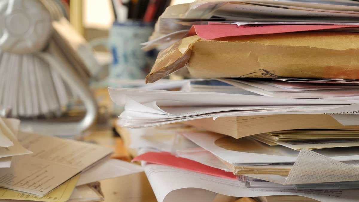 unclutter-your-home-of-magazine-piles